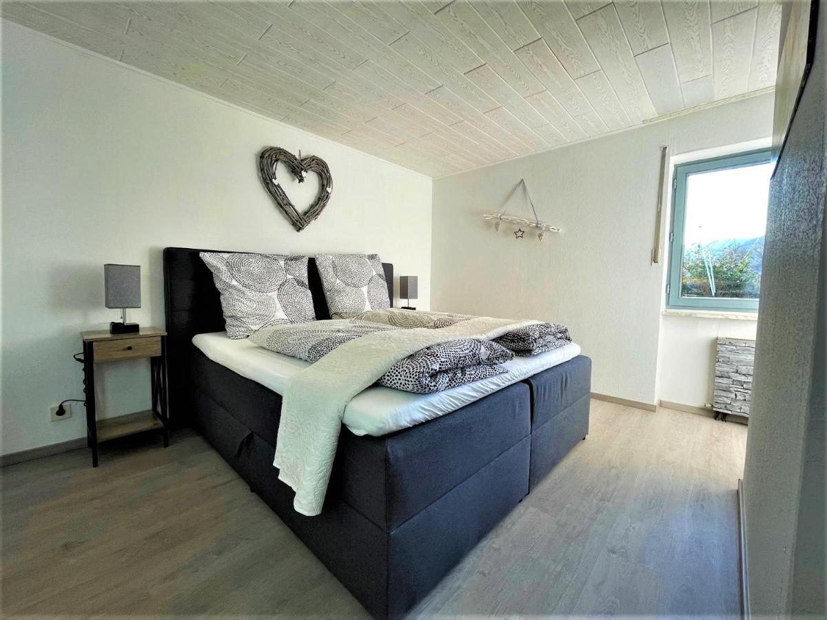 Apartamento Traumhafter Moselblick, Garten & Lounge, Boxspringbett, Top Lage Bullay Exterior foto